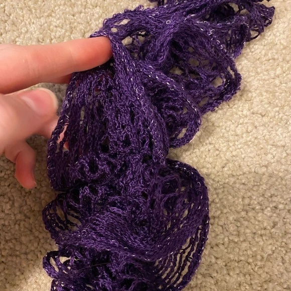 BEAUTIFUL Purple/Plum Crocheted Scarf - Picture 7 of 7